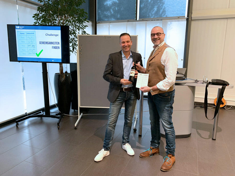 Nettworking Jochen Mai Weinflasche